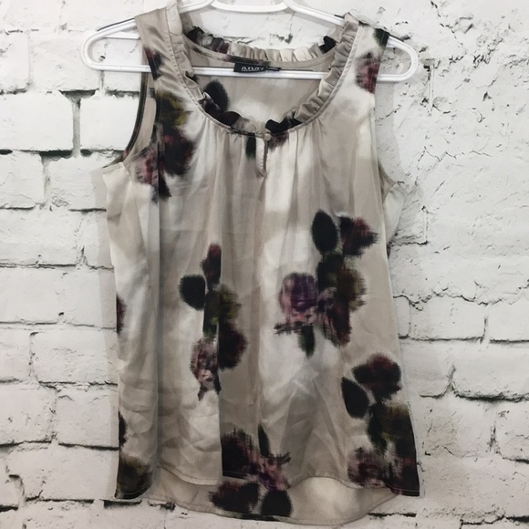 a.n.a Tops - EUC a.n.a feminine blouse with ruffles